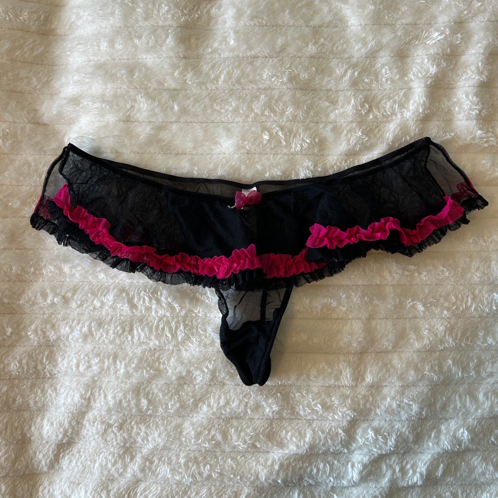 Vintage Victoria’s Secret black pink mesh tulle ruffle v string sz L